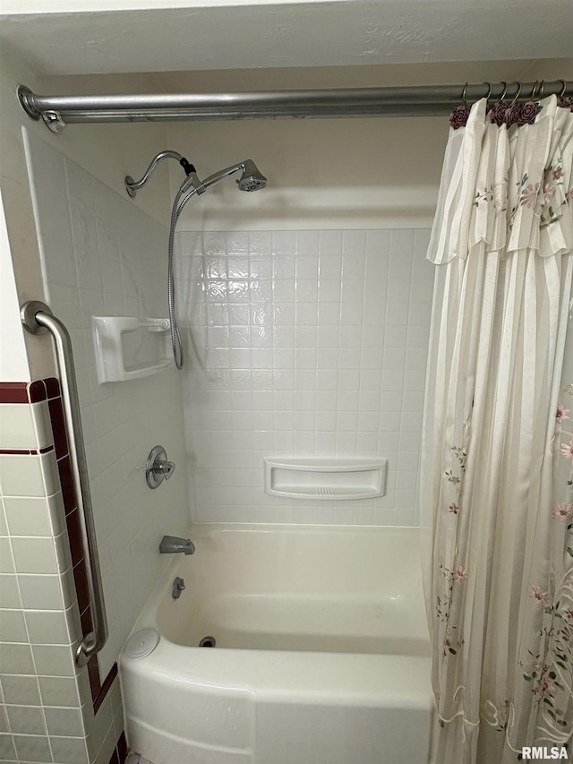 502 W Crestwood Dr, Peoria, IL 61614 - bathroom with shower / tub combo with curtain