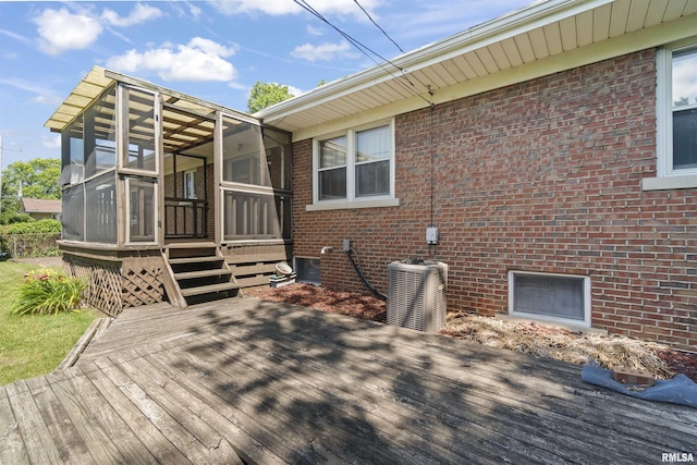 502 W Crestwood Dr, Peoria, IL 61614 - wooden terrace featuring a sunroom