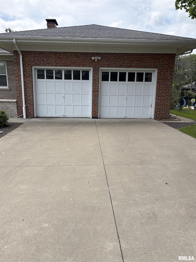 502 W Crestwood Dr, Peoria, IL 61614 - garage with driveway