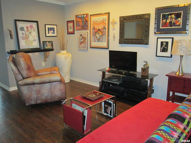 2010 W Westbrook Dr, Peoria, IL 61614 - living area featuring crown molding and wood finished floors