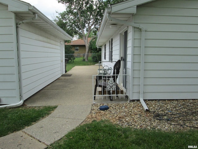 2010 W Westbrook Dr, Peoria, IL 61614 - view of side of property