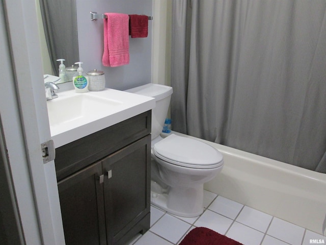 2010 W Westbrook Dr, Peoria, IL 61614 - bathroom featuring vanity, tile patterned flooring, and shower / tub combo
