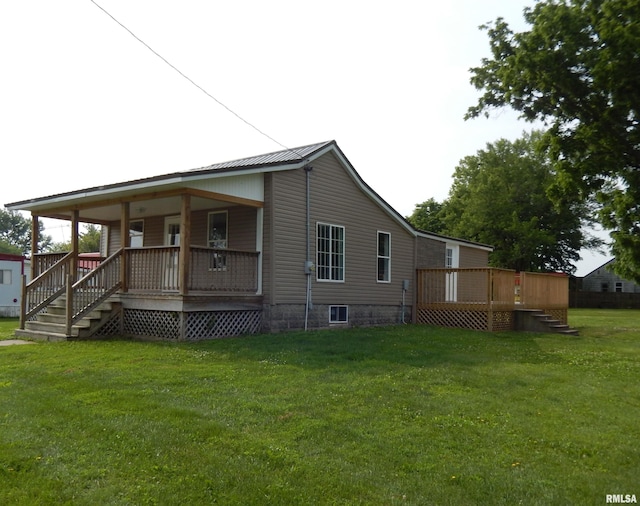 300 E Summer St, Plymouth, IL 62367 - rear view of property featuring a porch and a yard