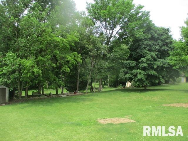 3708 Bloomington Rd, East Peoria, IL 61611 - view of grassy yard featuring a shed