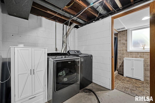 1536 Hickory Point Rd, Metamora, IL 61548 - washroom featuring independent washer and dryer