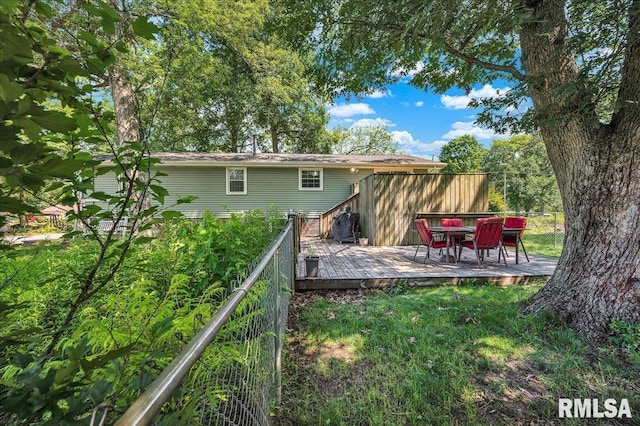 1536 Hickory Point Rd, Metamora, IL 61548 - back of house featuring a deck