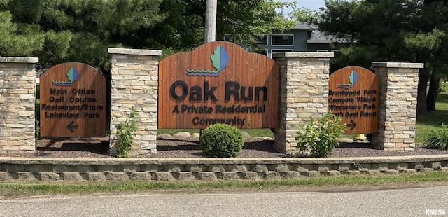 4096 Oak Run Dr, Dahinda, IL 61428 - view of community sign