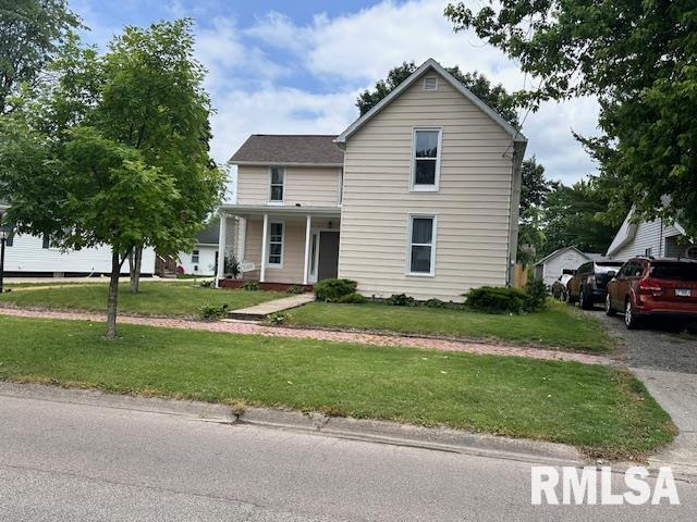 964 E Locust St, Canton, IL 61520 - traditional home featuring a front yard and covered porch