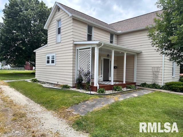 964 E Locust St, Canton, IL 61520 - view of front facade with covered porch and a front yard