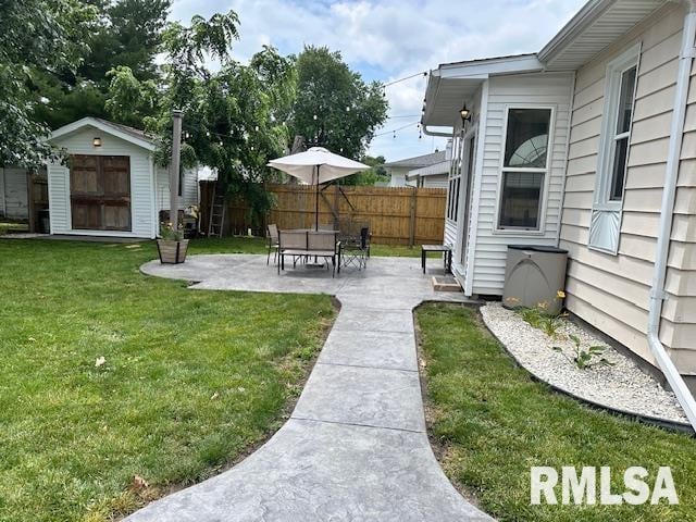 964 E Locust St, Canton, IL 61520 - view of yard with a patio and a storage shed