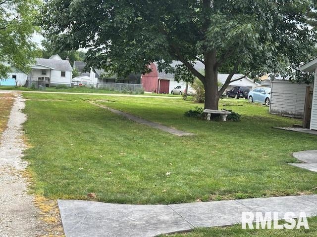 964 E Locust St, Canton, IL 61520 - view of grassy yard