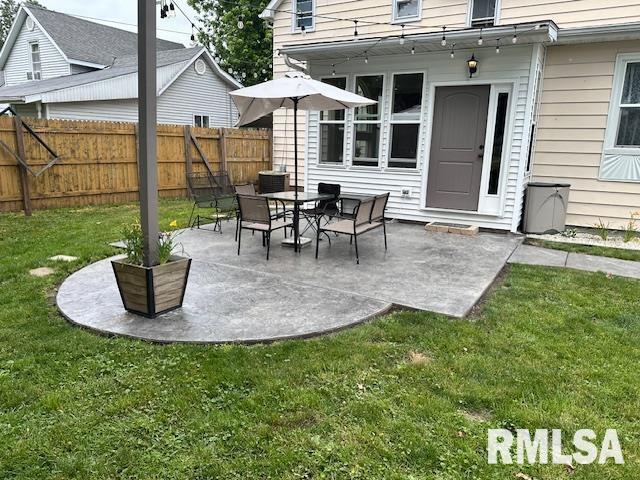 964 E Locust St, Canton, IL 61520 - fenced backyard featuring a patio area