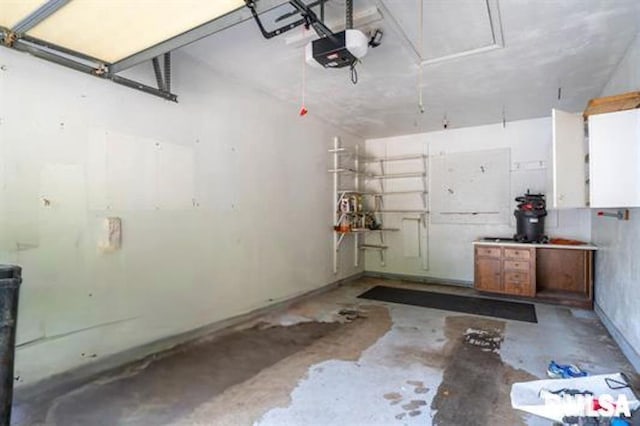 748 E Poplet Hollow Rd, Peoria, IL 61614 - garage featuring a garage door opener