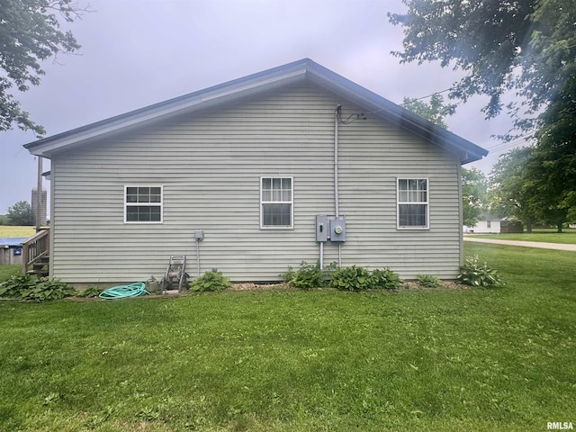 442 W Oak St, Smithfield, IL 61477 - view of side of home featuring a lawn