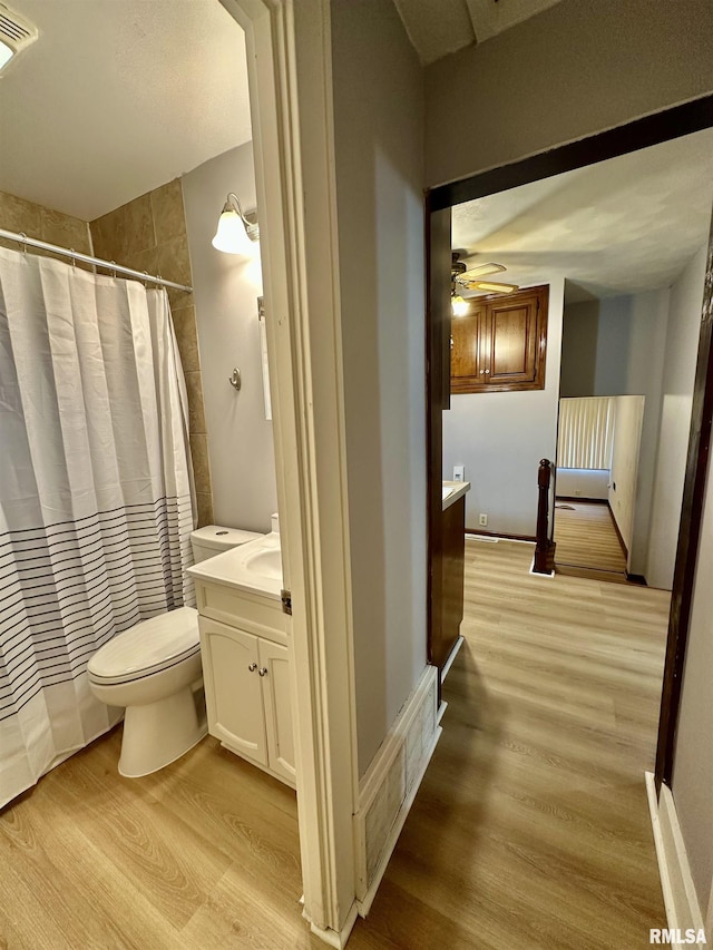 904 E Forrest Hill Ave, Peoria, IL 61603 - full bathroom featuring vanity, wood finished floors, a ceiling fan, and a shower with curtain