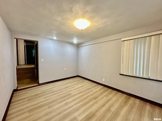 904 E Forrest Hill Ave, Peoria, IL 61603 - spare room with light wood finished floors and a textured ceiling