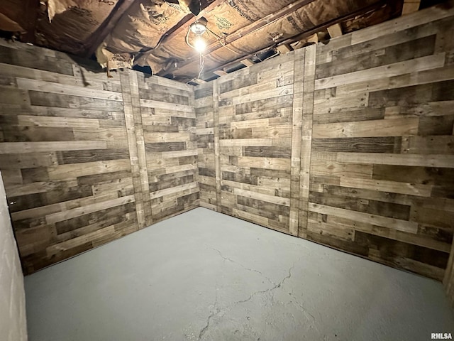 904 E Forrest Hill Ave, Peoria, IL 61603 - unfinished below grade area with wood walls