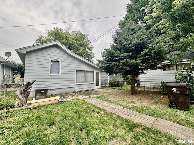 904 E Forrest Hill Ave, Peoria, IL 61603 - rear view of house