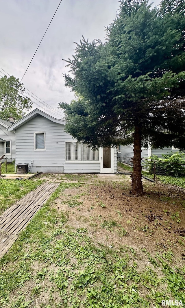 904 E Forrest Hill Ave, Peoria, IL 61603 - view of yard