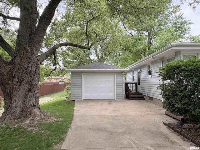 505 S Davenport St, Metamora, IL 61548 - detached garage featuring concrete driveway