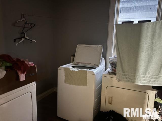 1608 S Lydia Ave, Peoria, IL 61605 - washroom featuring washing machine and clothes dryer