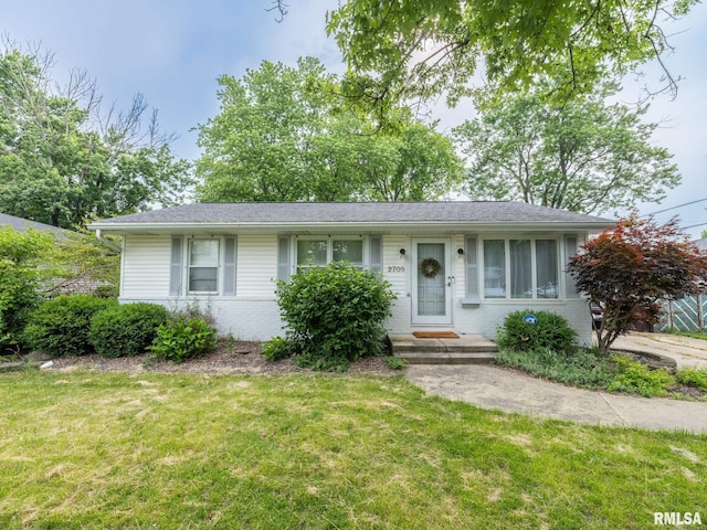 2705 N Victoria Ave, Peoria, IL 61604 - view of front facade featuring brick siding and a front yard