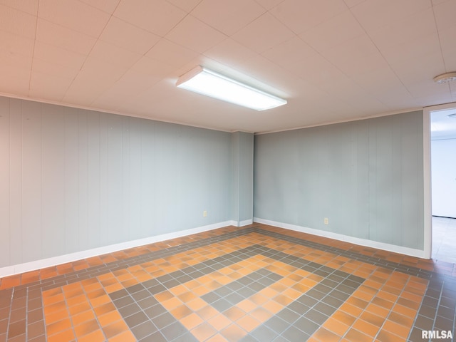 2705 N Victoria Ave, Peoria, IL 61604 - tiled spare room with a smoke detector and baseboards
