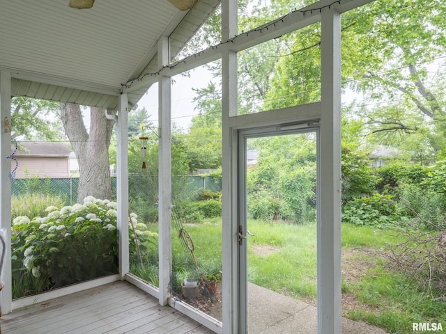 2705 N Victoria Ave, Peoria, IL 61604 - view of unfurnished sunroom
