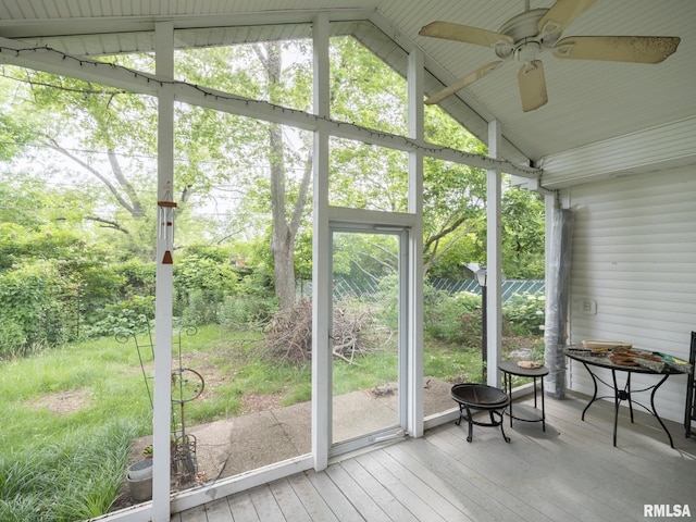 2705 N Victoria Ave, Peoria, IL 61604 - sunroom featuring a fire pit, ceiling fan, and vaulted ceiling