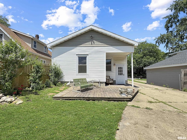510 W Willcox Ave, Peoria, IL 61604 - rear view of property with a deck