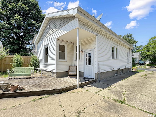 510 W Willcox Ave, Peoria, IL 61604 - shotgun-style home featuring a wooden deck