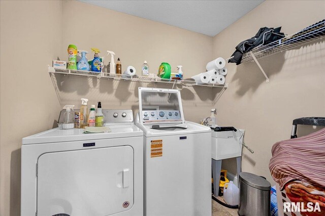 1712 Rustic Oak Dr, Washington, IL 61571 - laundry room with washer and clothes dryer