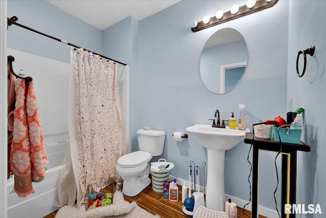 1712 Rustic Oak Dr, Washington, IL 61571 - bathroom featuring shower / tub combo and wood finished floors