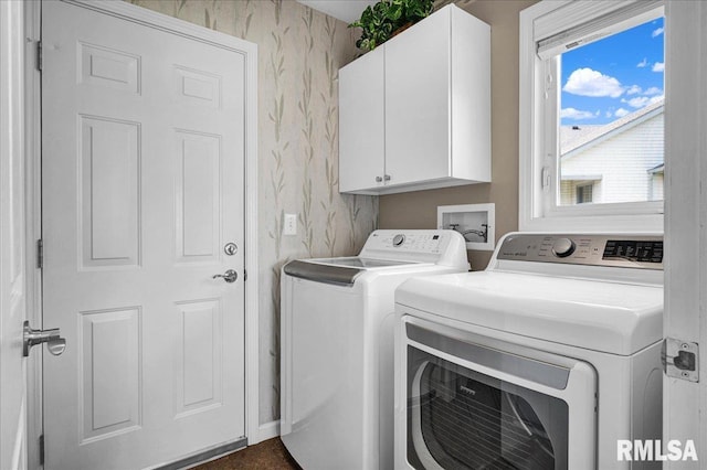 1619 Holland Ct, Chillicothe, IL 61523 - laundry area with washer and clothes dryer, cabinet space, and wallpapered walls