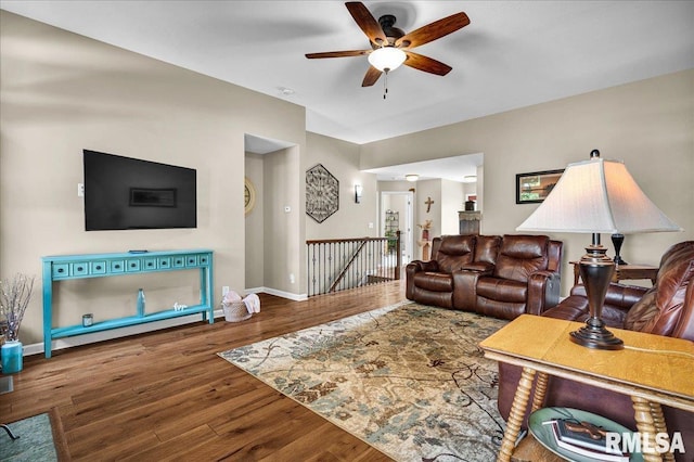 1619 Holland Ct, Chillicothe, IL 61523 - living area with ceiling fan and wood finished floors