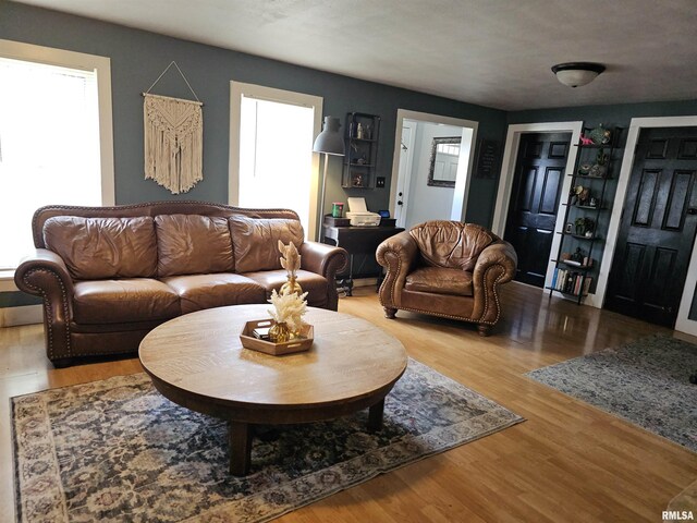 75 W 5th St, El Paso, IL 61738