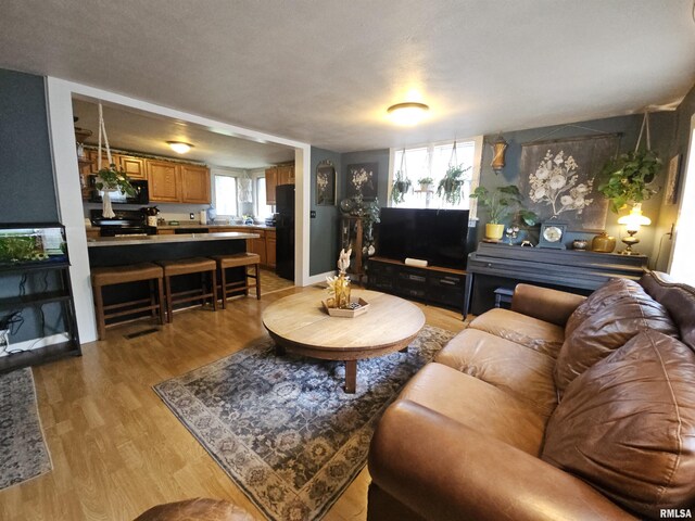 75 W 5th St, El Paso, IL 61738