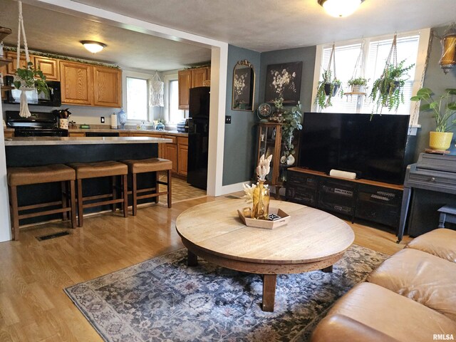 75 W 5th St, El Paso, IL 61738
