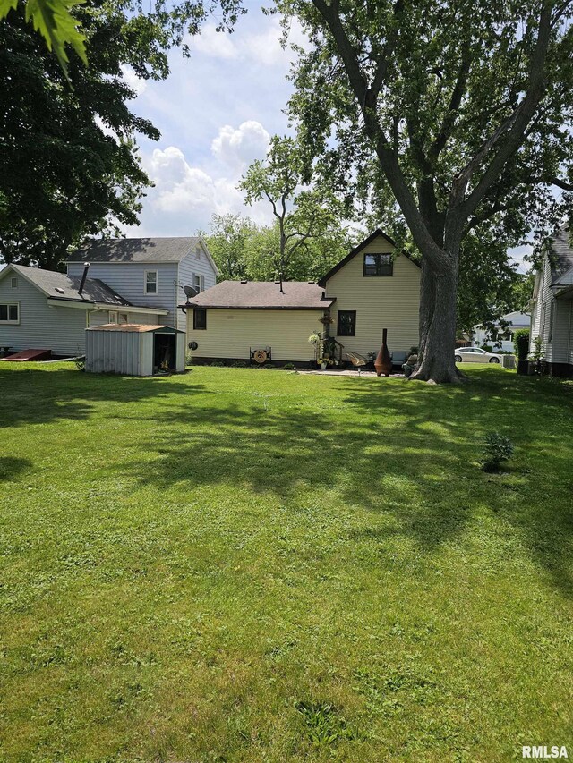 75 W 5th St, El Paso, IL 61738