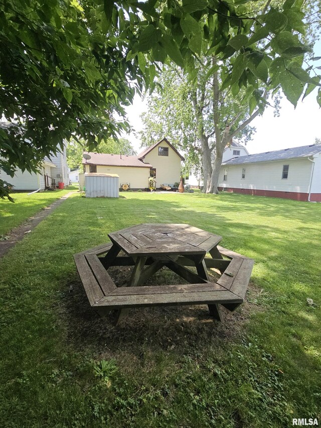 75 W 5th St, El Paso, IL 61738