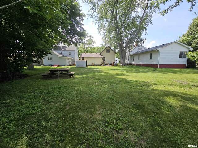 75 W 5th St, El Paso, IL 61738