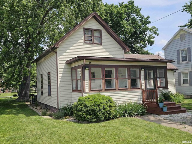 75 W 5th St, El Paso, IL 61738