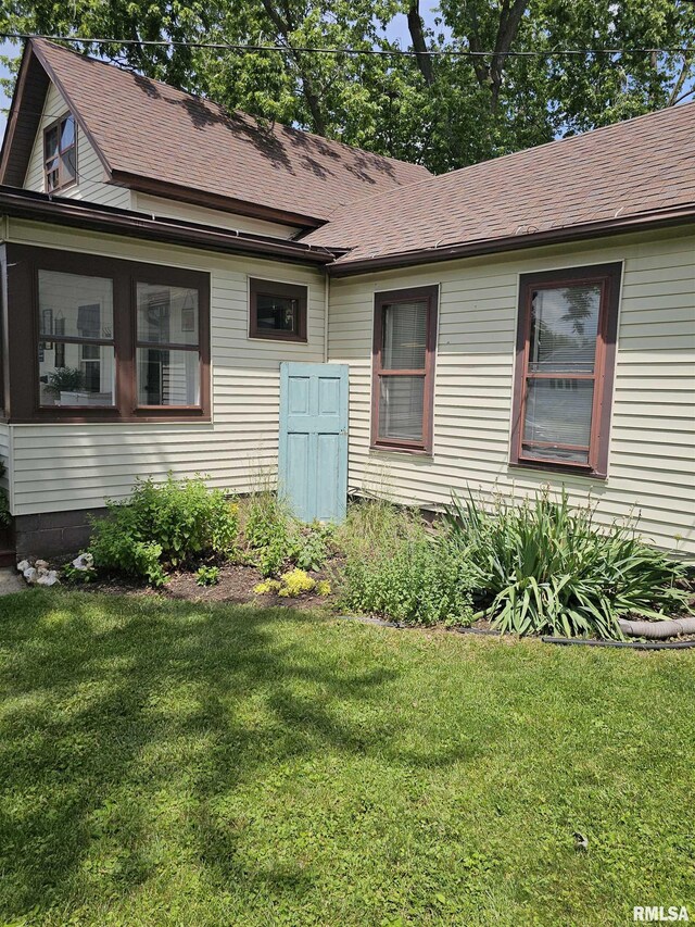75 W 5th St, El Paso, IL 61738