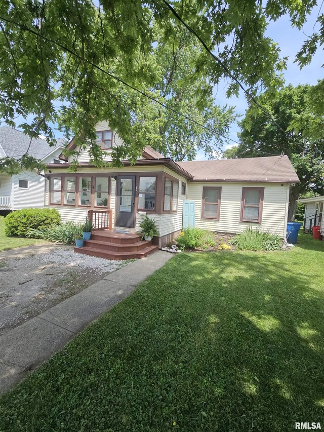 75 W 5th St, El Paso, IL 61738