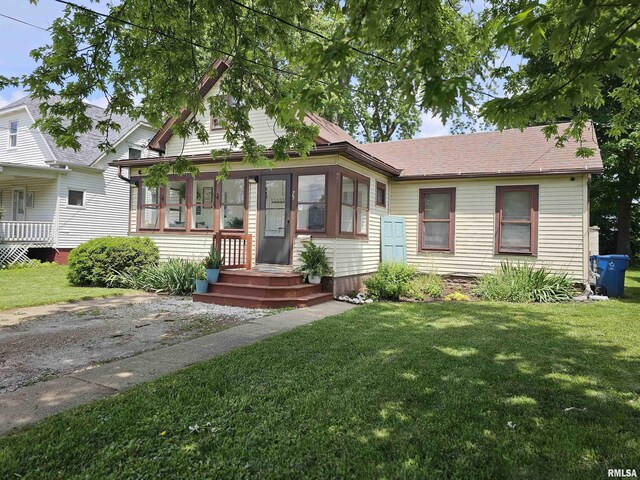75 W 5th St, El Paso, IL 61738