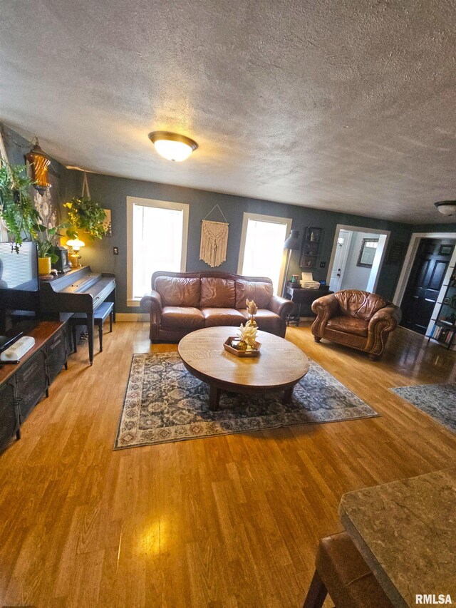 75 W 5th St, El Paso, IL 61738