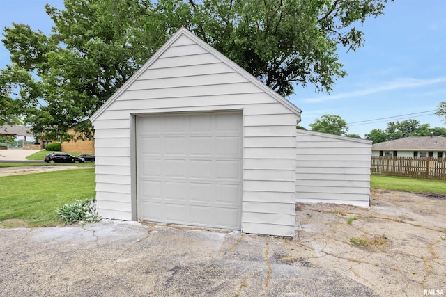 1900 S Airport Rd, Peoria, IL 61607 - detached garage with asphalt driveway