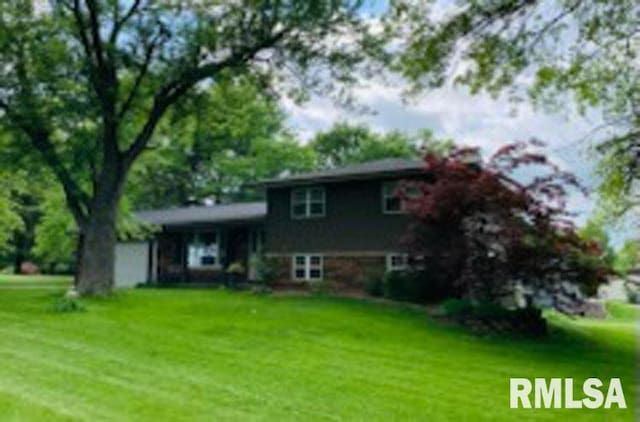 8109 N Blackbridge Rd, Edwards, IL 61528 - split level home featuring a front lawn