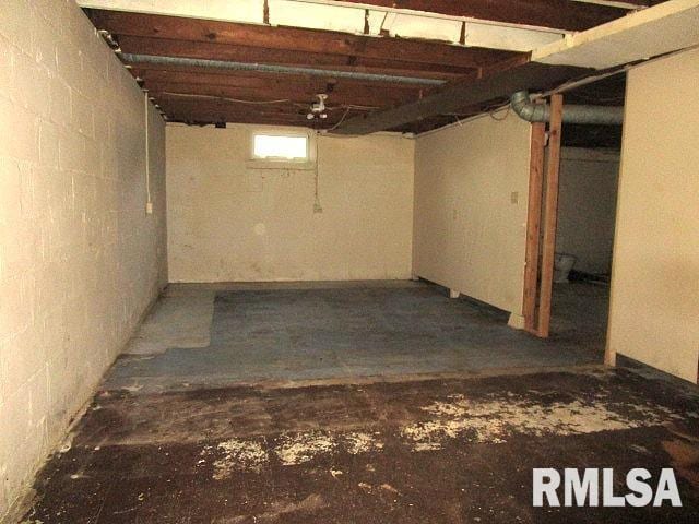 320 E Meadow Lawn St, Manito, IL 61546 - view of below grade area