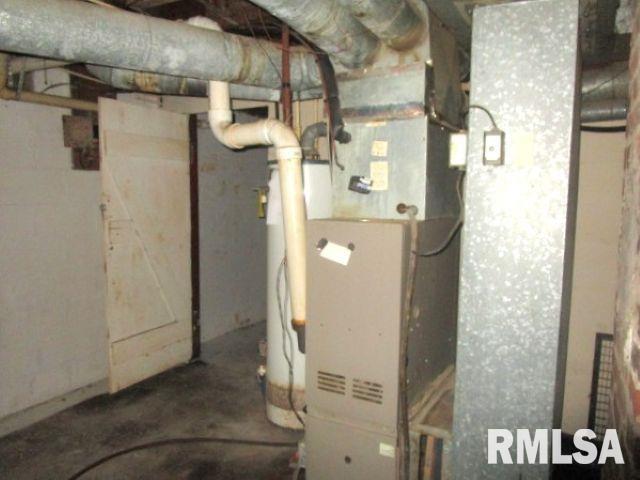 320 E Meadow Lawn St, Manito, IL 61546 - view of utility room